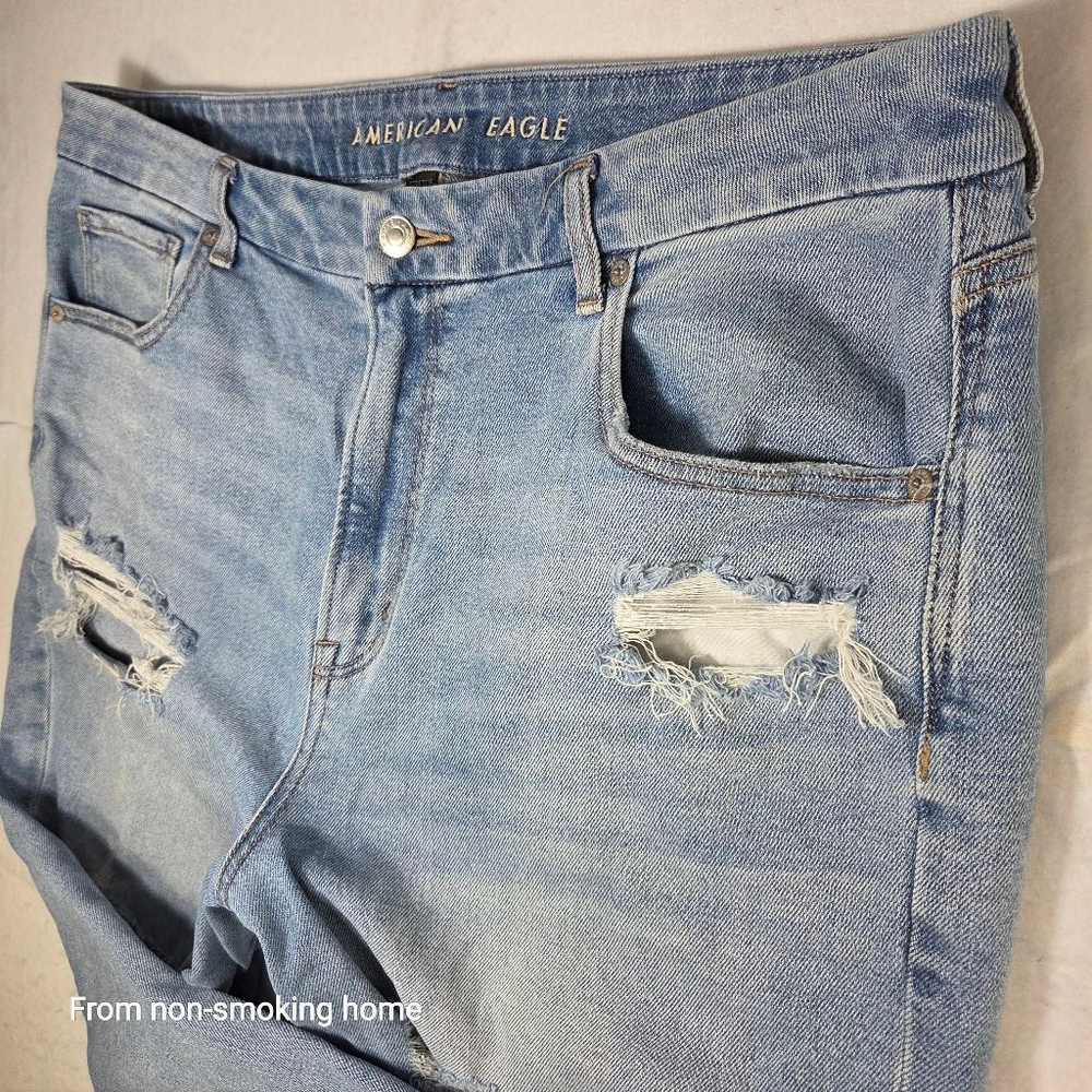 Women's American Eagle Light Blue Distressed Curvy Mom Jeans Size 18 - Picture 4 of 12